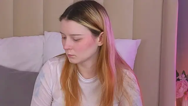 AlyssFrost online show from 19, 6, 2026