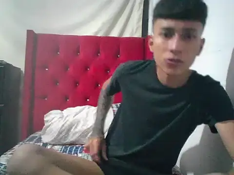 Snapshot of glopetitooo chatting on 3, 3, 2026 glopetitooo online show from 3, 3, 2026