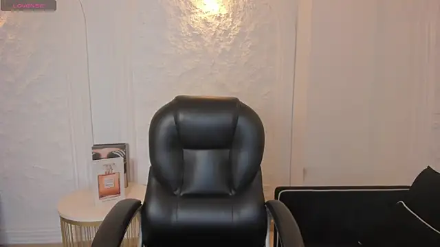 Snapshot of AmaraDivine chatting on 1, 3, 2026 AmaraDivine online show from 1, 3, 2026