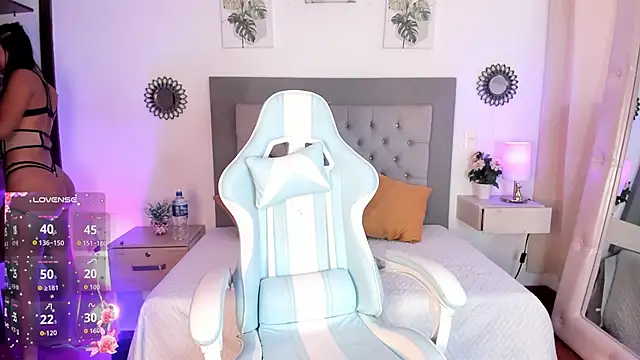 julietha Vega online show from 13, 3, 2026