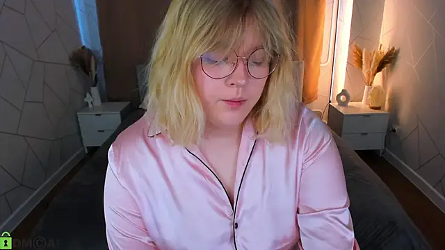 luna c0ra online show from 5, 4, 2026