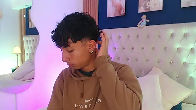 Aiden Rivers  online show from 13, 4, 2026