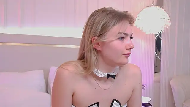Snapshot of Sona_Lavberi chatting on 4, 5, 2026 Sona Lavberi online show from 4, 5, 2026