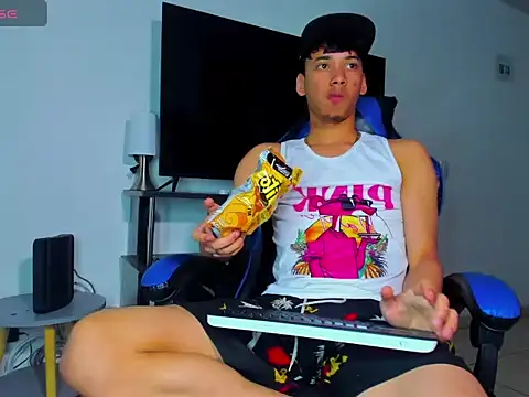 Lyam Russo online show from 8, 4, 2026