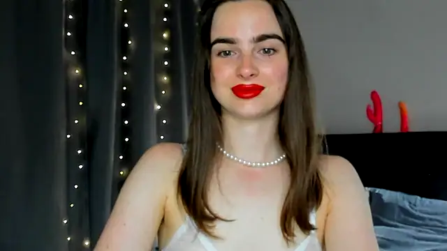 Snapshot of megann_fox2 chatting on 7, 6, 2026 megann fox2 online show from 7, 6, 2026