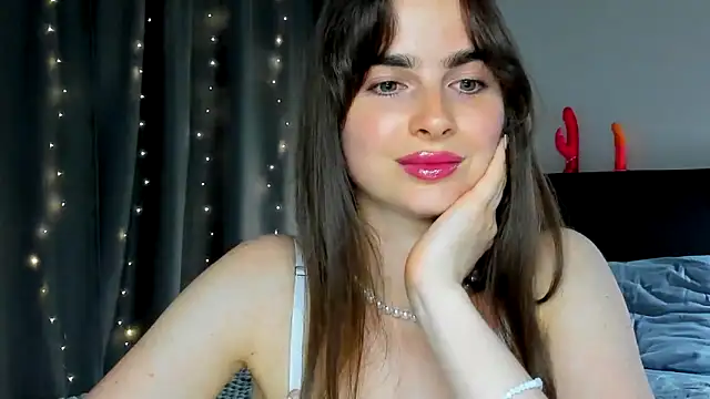 Snapshot of megann_fox2 chatting on 31, 5, 2026 megann fox2 online show from 31, 5, 2026