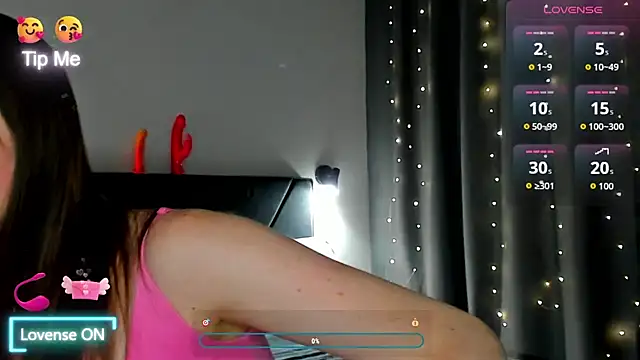 Snapshot of megann_fox2 chatting on 6, 7, 2026 megann fox2 online show from 6, 7, 2026