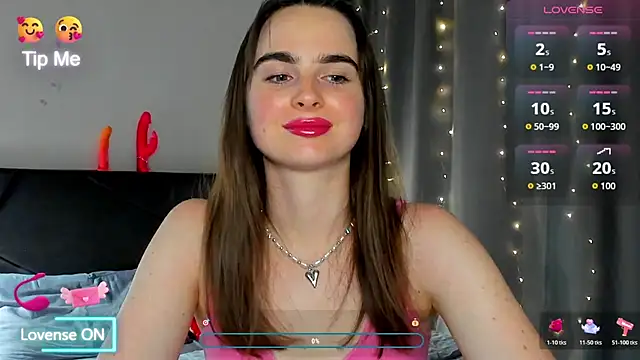 Snapshot of megann_fox2 chatting on 7, 7, 2026 megann fox2 online show from 7, 7, 2026
