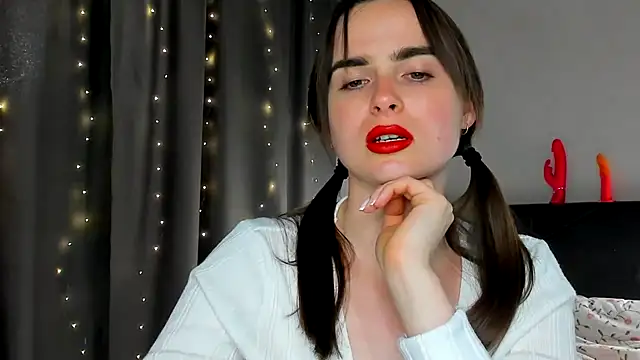 Snapshot of megann_fox2 chatting on 28, 5, 2026 megann fox2 online show from 28, 5, 2026
