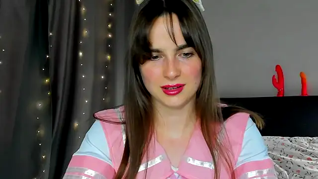 Snapshot of megann_fox2 chatting on 9, 5, 2026 megann fox2 online show from 9, 5, 2026