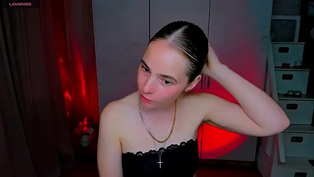 Snapshot of Maddy_Wood_ chatting on 19, 6, 2026 Maddy Wood online show from 19, 6, 2026