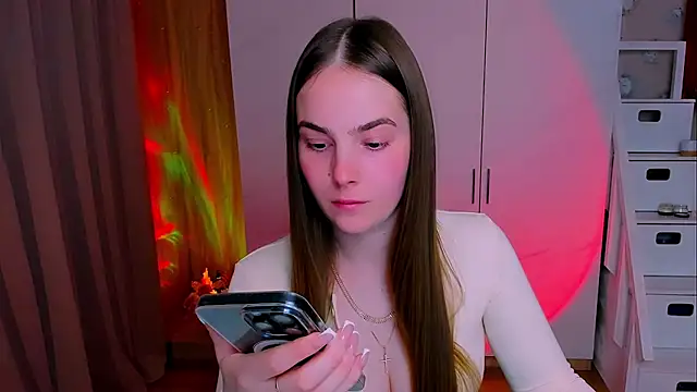 Maddy Wood  online show from 29, 4, 2026