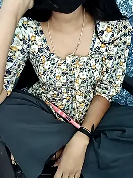 Cutie babes01 online show from 25, 2, 2026