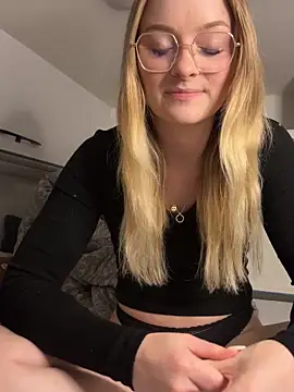 Snapshot of melanieTesss chatting on 11, 5, 2026 melanieTesss online show from 11, 5, 2026
