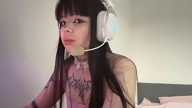 Luna Sohotti online show from 12, 4, 2026