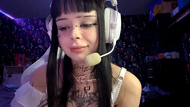 Luna Sohotti online show from 4, 3, 2026