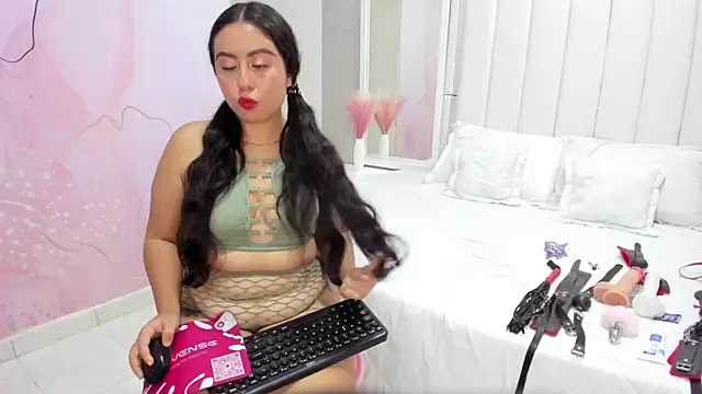 Snapshot of hillary_bigbutt chatting on 17, 2, 2026 hillary bigbutt online show from 17, 2, 2026