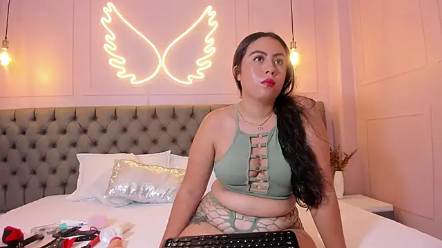 Snapshot of hillary_bigbutt chatting on 3, 3, 2026 hillary bigbutt online show from 3, 3, 2026