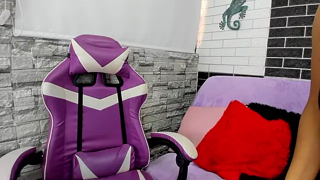 Snapshot of Sienna_Lux01 chatting on 28, 2, 2026 Sienna Lux01 online show from 28, 2, 2026