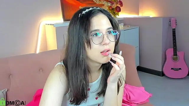 leylamirage online show from 10, 4, 2026