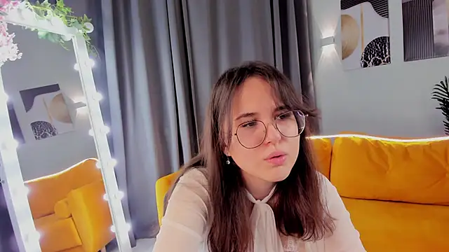 leylamirage online show from 8, 4, 2026