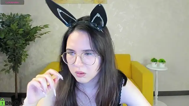 leylamirage online show from 15, 4, 2026