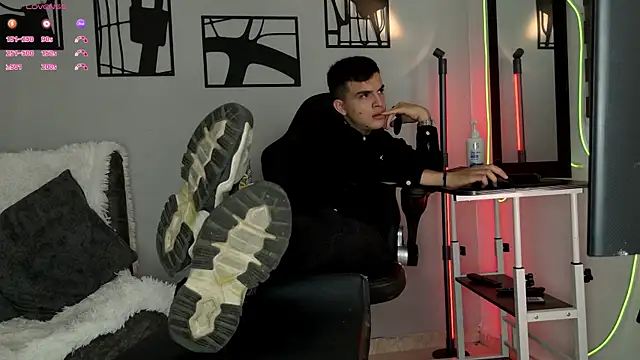 nico pelusa online show from 2, 4, 2026