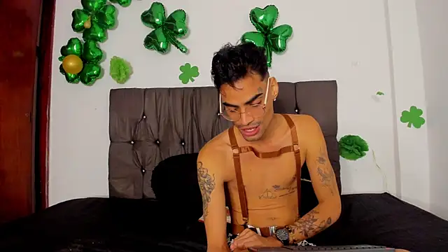 Gay Red Room online show from 17, 4, 2026