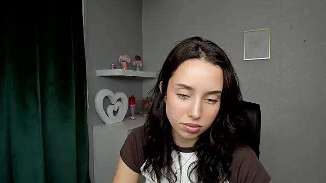 Snapshot of AdeleSolo chatting on 4, 6, 2026 AdeleSolo online show from 4, 6, 2026