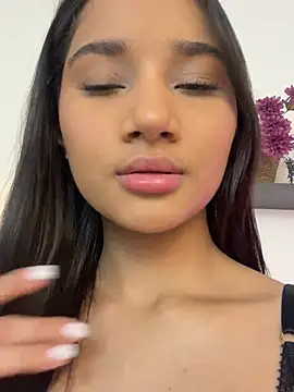 Snapshot of AlessiaVallmont chatting on 24, 2, 2026 AlessiaVallmont online show from 24, 2, 2026