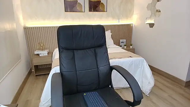 BellaMillers online show from 7, 4, 2026