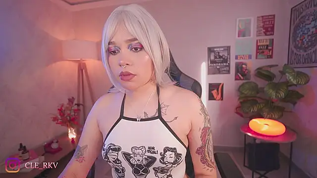 Snapshot of violette_clerk1_ chatting on 4, 6, 2026 violette clerk1 online show from 4, 6, 2026
