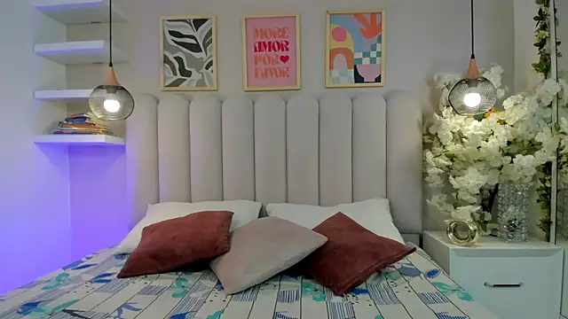 Mia Bailey  online show from 25, 3, 2026