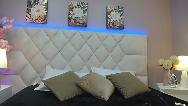 Mia Bailey  online show from 14, 4, 2026