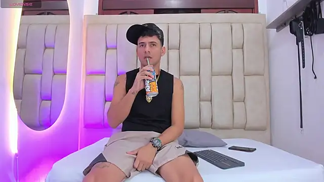Snapshot of STEVEN_OS chatting on 17, 5, 2026 STEVEN OS online show from 17, 5, 2026