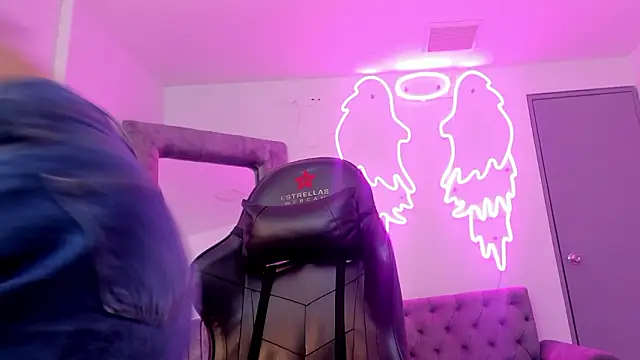 Evelin  thompsson online show from 20, 3, 2026