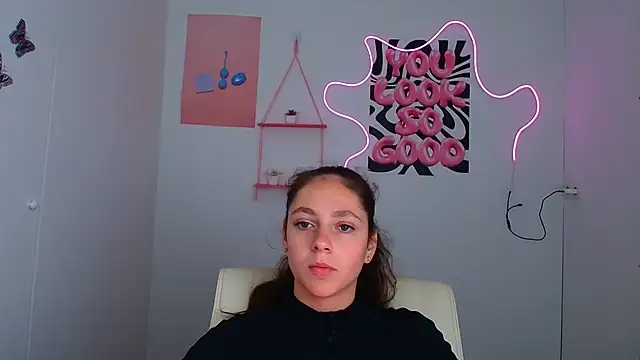 Snapshot of KissMeJulia chatting on 7, 7, 2026 KissMeJulia online show from 7, 7, 2026