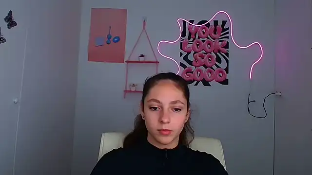 Snapshot of KissMeJulia chatting on 7, 7, 2026 KissMeJulia online show from 7, 7, 2026