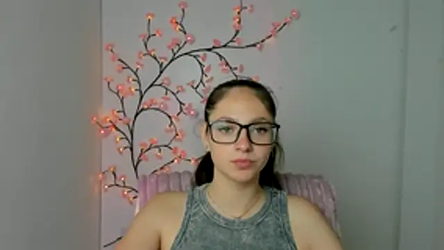 KissMeJulia online show from 16, 6, 2026
