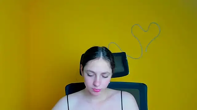 KissMeJulia online show from 19, 5, 2026