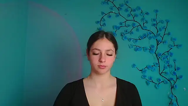 KissMeJulia online show from 9, 4, 2026