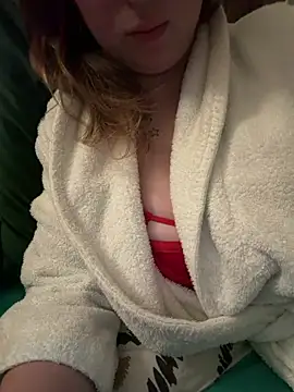 Snapshot of Frenchgirl45 chatting on 1, 3, 2026 Frenchgirl45 online show from 1, 3, 2026