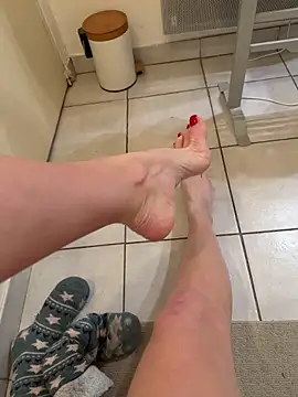 Frenchgirl45 online show from 5, 3, 2026