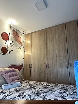 Elisabeth-rodriguez online show from 8, 4, 2026