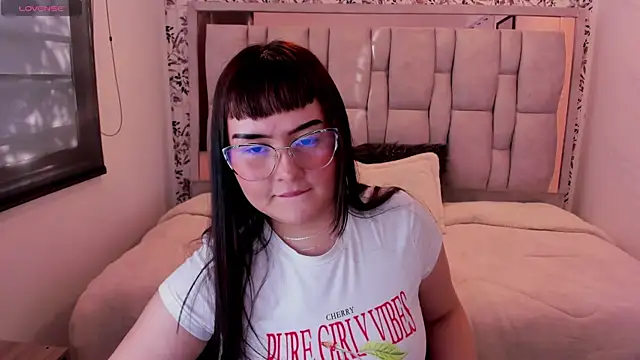 Snapshot of Sofi_Blake__ chatting on 8, 5, 2026 Sofi Blake online show from 8, 5, 2026