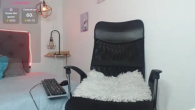 CHERRY DARCK online show from 8, 3, 2026