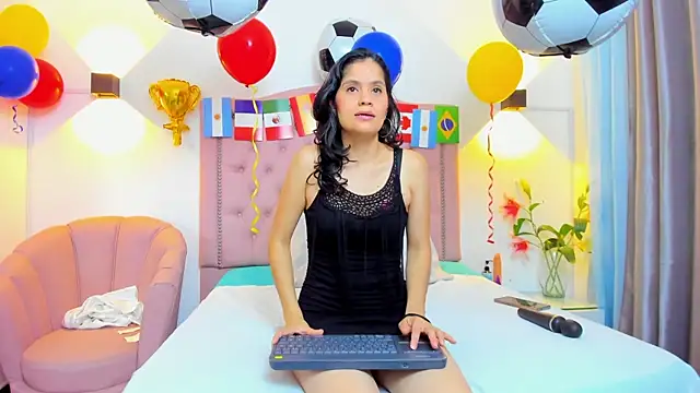 Paulynavera online show from 13, 6, 2026