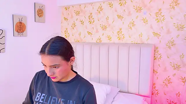 Snapshot of Alicie_Wonders chatting on 1, 3, 2026 Alicie Wonders online show from 1, 3, 2026