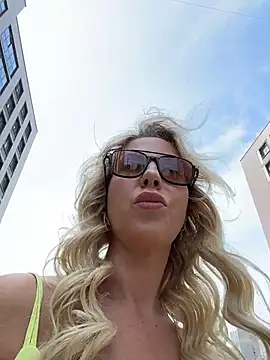 Snapshot of LisaMurr chatting on 15, 7, 2026 LisaMurr online show from 15, 7, 2026