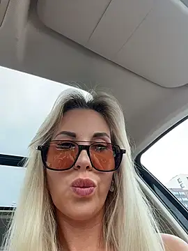 Snapshot of LisaMurr chatting on 7, 7, 2026 LisaMurr online show from 7, 7, 2026